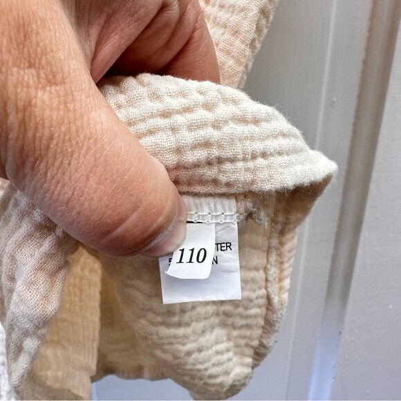 off white muslin dress with cute button details and tie back sie 110 4t - Picture 5 of 5